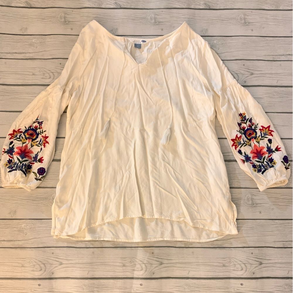 Old Navy white floral embroidery top-medium